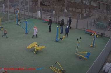 Полиция и мэр занялись поиском "героев", хулиганивших на спортплощадке в Корабельном районе (Фото) | Корабелов.ИНФО image 3