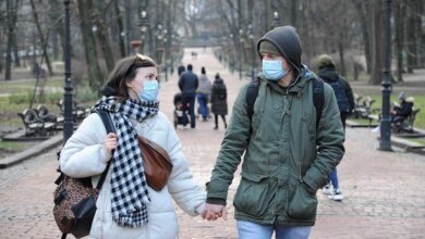 Кабмин обязал жителей "красных" зон носить маску на улицах и в парках | Корабелов.ИНФО