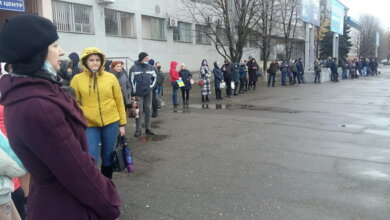 "Терпилы штоль?!": николаевцы по часу простаивают в очередях на "маршрутки" | Корабелов.ИНФО