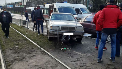 В Николаеве Mercedes вылетел на тротуар и сбил несовершеннолетнюю девочку | Корабелов.ИНФО
