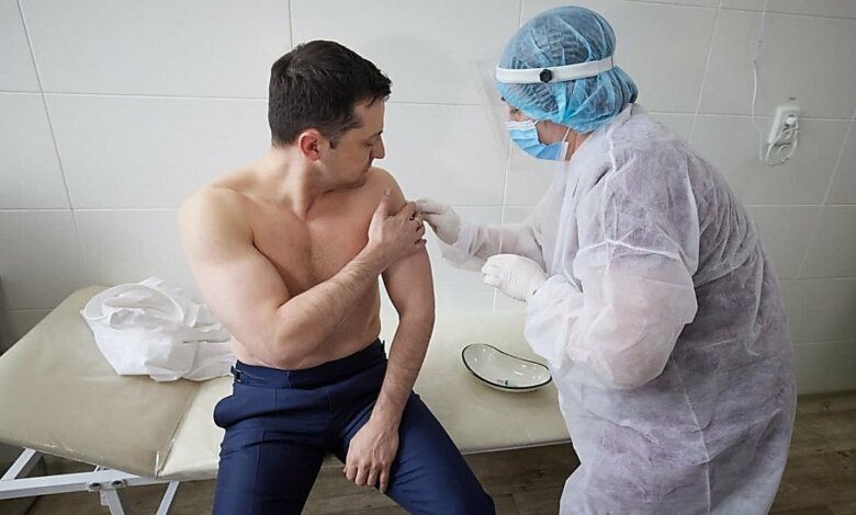 Зеленский вакцинировался от COVID-19 на передовой | Корабелов.ИНФО