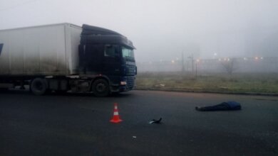 В Николаеве пешеход бросился под фуру — пострадавший в критическом состоянии (видео) | Корабелов.ИНФО