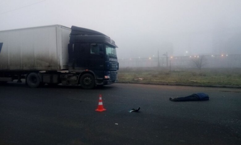 В Николаеве пешеход бросился под фуру — пострадавший в критическом состоянии (видео) | Корабелов.ИНФО