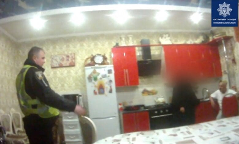 Житель Николаева пытался перерезать себе горло. Видео | Корабелов.ИНФО