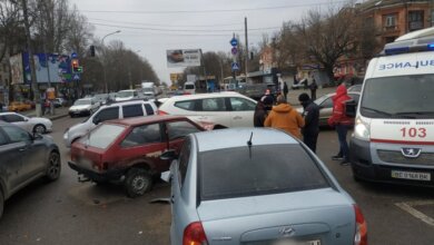 На проспекте Богоявленском столкнулись три автомобиля — огромные заторы | Корабелов.ИНФО image 3