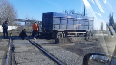 В Николаеве на переезде у "фуры" оторвался прицеп | Корабелов.ИНФО image 1