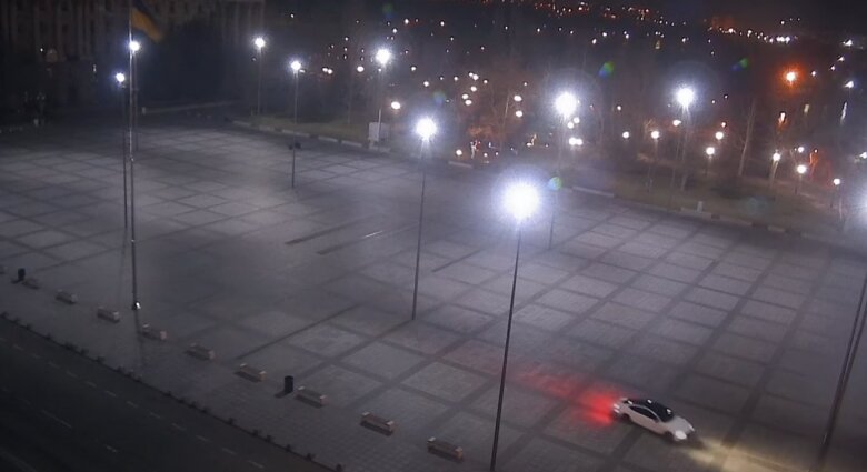 «Выпендриваться перед «телками»»: в Николаеве автолюбитель «дрифтовал» на Серой площади. Видео | Корабелов.ИНФО