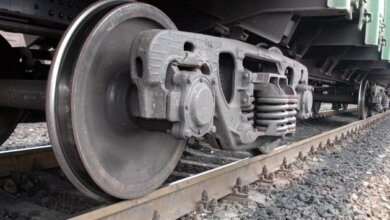 Женщина на Николаевщине едва не погибла под колесами поезда из-за наушников | Корабелов.ИНФО