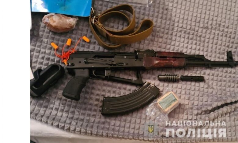 Полиция провела обыск у жителя Николаева, стрелявшего на Новый год в движущийся «Мерседес» | Корабелов.ИНФО