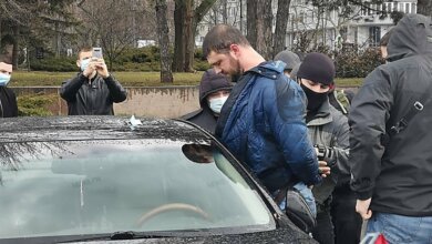 В Николаеве задержали мужчину при получении взятки за продажу диплома ВУЗа (Видео) | Корабелов.ИНФО image 4