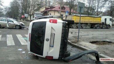 В Николаеве после столкновения с «Фиатом» перевернулся «Фольксваген»: пострадал водитель (Видео) | Корабелов.ИНФО