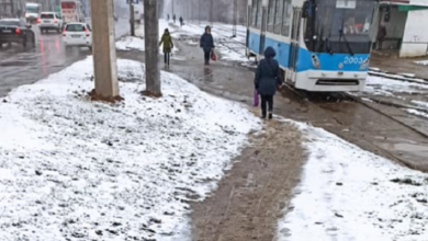 «Надоело ходить в грязи», - жители Корабельного просят сделать тротуар через Широкобальский мост (Видео) | Корабелов.ИНФО image 1