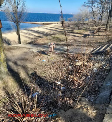 "А вокруг - срач. Это кошмар", - жители Корабельного района о мусоре и кучах листвы (видео) | Корабелов.ИНФО image 4