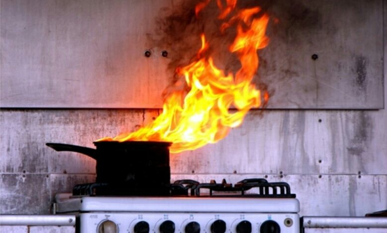 В Корабельном районе спасатели вывели из задымленной квартиры двух граждан | Корабелов.ИНФО