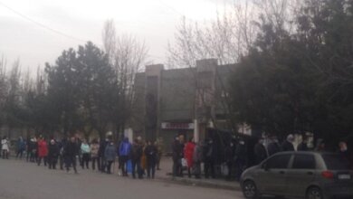 В Николаеве – транспортный коллапс: очереди, мало «маршруток», а троллейбусы сходят с маршрутов | Корабелов.ИНФО image 4