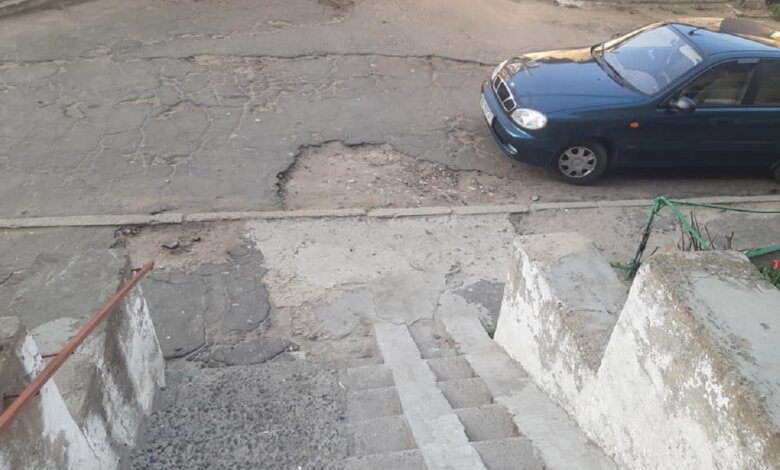 «Таксисты не хотят заезжать», - житель Корабельного района пожаловался на дорогу во дворе | Корабелов.ИНФО image 4