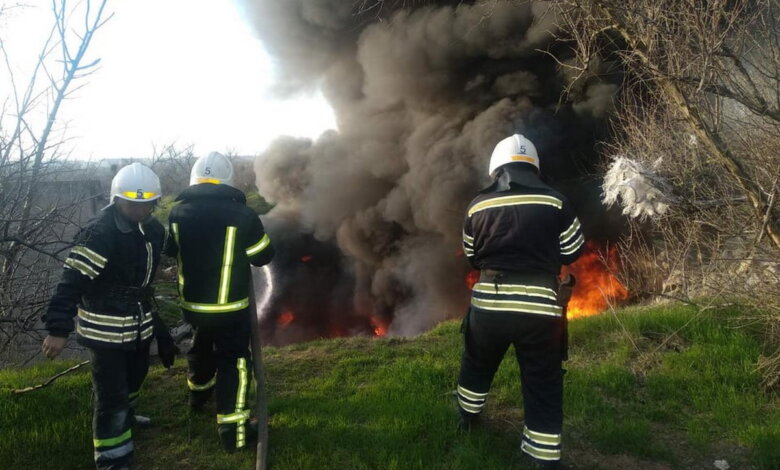 Пожар на 100 кв. м: на свалке в Корабельном районе жгли шины (Видео) | Корабелов.ИНФО image 1