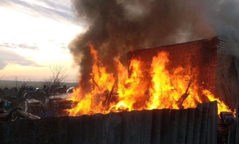 В Корабельном районе горели камыш и хозпостройка | Корабелов.ИНФО