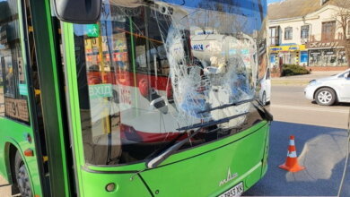 В Николаеве на пр. Богоявленском столкнулись "зелёный" автобус 91 маршрута и троллейбус | Корабелов.ИНФО image 1