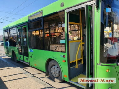 В Николаеве на пр. Богоявленском столкнулись "зелёный" автобус 91 маршрута и троллейбус | Корабелов.ИНФО image 4