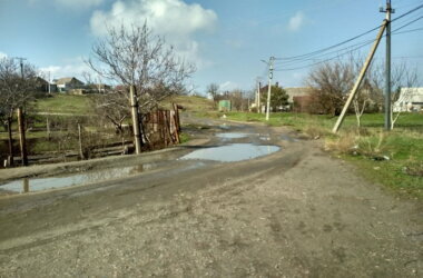 "Каждый год собираем подписи, и всё до одного места", - жители о бездорожье на улицах Корабельного (Фото) | Корабелов.ИНФО image 2