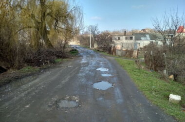 "Каждый год собираем подписи, и всё до одного места", - жители о бездорожье на улицах Корабельного (Фото) | Корабелов.ИНФО image 3