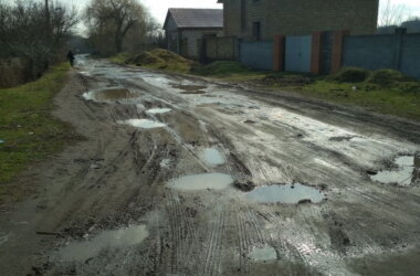 "Каждый год собираем подписи, и всё до одного места", - жители о бездорожье на улицах Корабельного (Фото) | Корабелов.ИНФО image 5