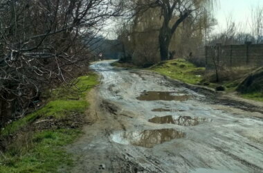 "Каждый год собираем подписи, и всё до одного места", - жители о бездорожье на улицах Корабельного (Фото) | Корабелов.ИНФО image 6