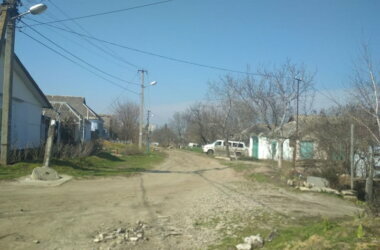 "Каждый год собираем подписи, и всё до одного места", - жители о бездорожье на улицах Корабельного (Фото) | Корабелов.ИНФО image 16