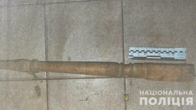 орудие убийства - ножка от стола