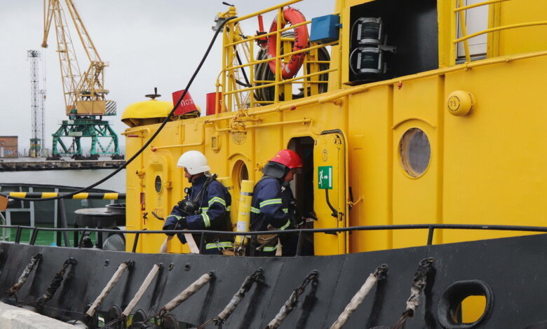 В порту "Ольвія" провели спільні тренування з гасіння умовної пожежі на судні | Корабелов.ИНФО image 3