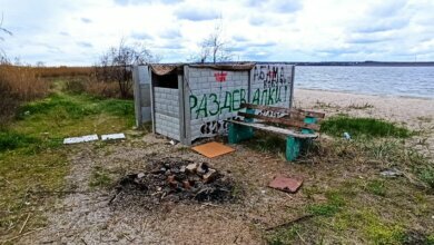 Мусор, бездомные и разочарование: волейбольная площадка в Корабельном оказалась бесхозной | Корабелов.ИНФО image 2