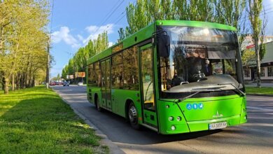 "Зеленый" автобус, обслуживающий Корабельный район, вновь работает по обычному графику | Корабелов.ИНФО