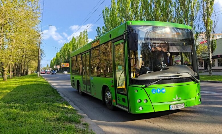 "Зеленый" автобус, обслуживающий Корабельный район, вновь работает по обычному графику | Корабелов.ИНФО