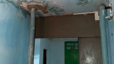 "Ливневка забита, потолок течет", - жители Корабельного района об ужасном состоянии крыши многоэтажки | Корабелов.ИНФО image 4