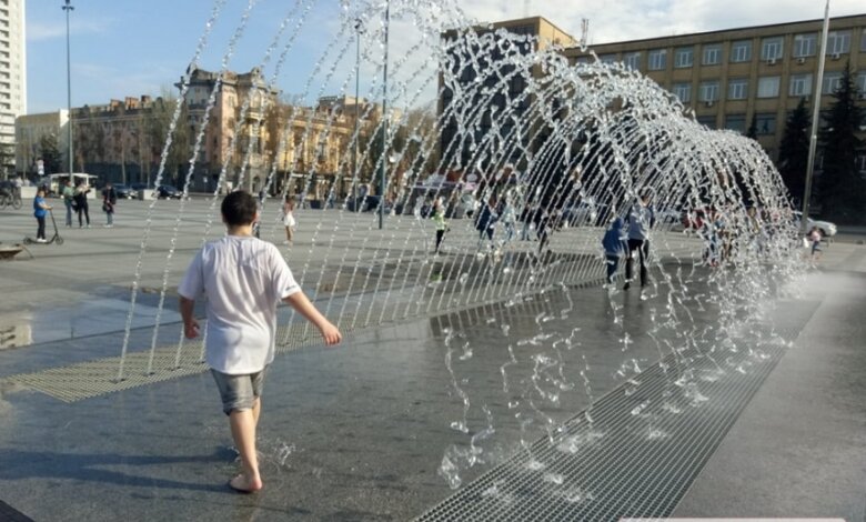 В Николаеве заработал арочный фонтан на Серой площади | Корабелов.ИНФО