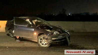 На въезде в Николаев BMW врезался в бетонный парапет, установленный на прошлой неделе | Корабелов.ИНФО image 1