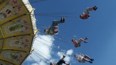 Со сломавшейся во время катания карусели вылетели дети: восемь пострадавших. ВИДЕО | Корабелов.ИНФО