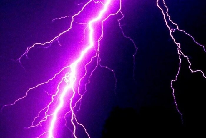Во время грозы молния попала в двух жительниц Днепропетровской области | Корабелов.ИНФО
