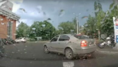 Авто на парковке по ул. Океановской в Николаеве