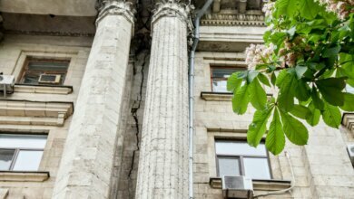 трещина в здании Николаевского горсовета