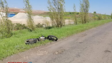 Пьяный мотоциклист врезался в "Митсубиси" недалеко от НГЗ | Корабелов.ИНФО image 1