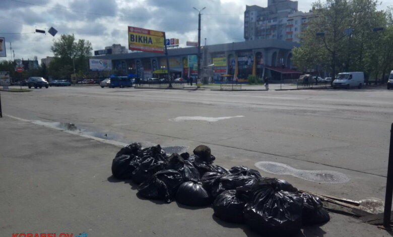 пакеты с мусором у пр. Богоявленского