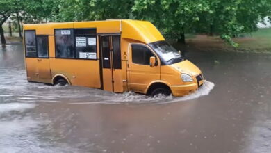 маршрутка 52 плывет от завода "Океан"