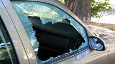 разбито стекло машины