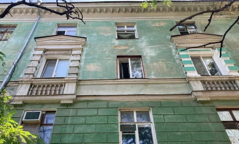 дом, из окна которого выпал ребенок
