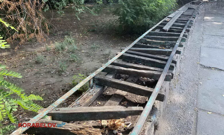 скамейка у "АТБ" в Корабельном районе г. Николаева