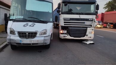 Конфликт между водителями "фуры" и "маршрутки" на пр. Богоявленском