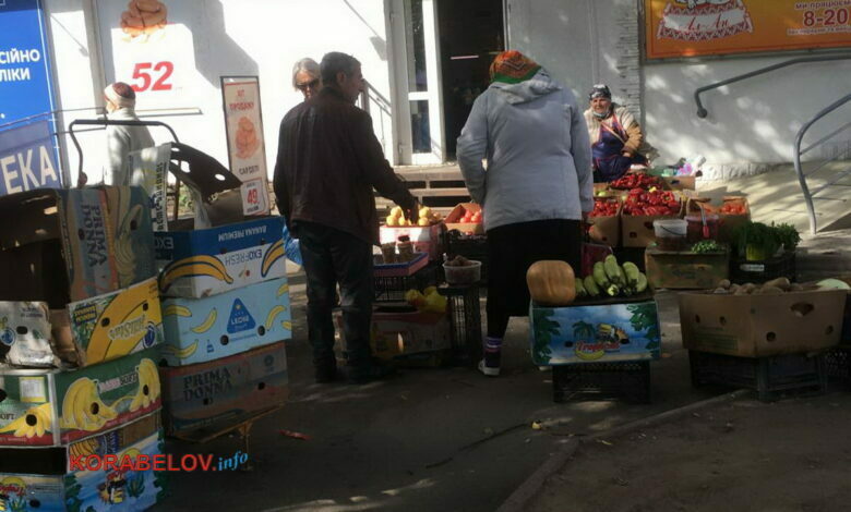 стихийная торговля: пр. Богоявленский, 311