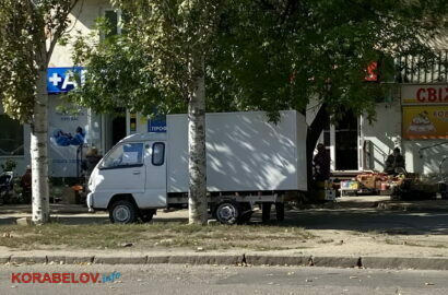 стихийная торговля по пр. Богоявленскому, 311